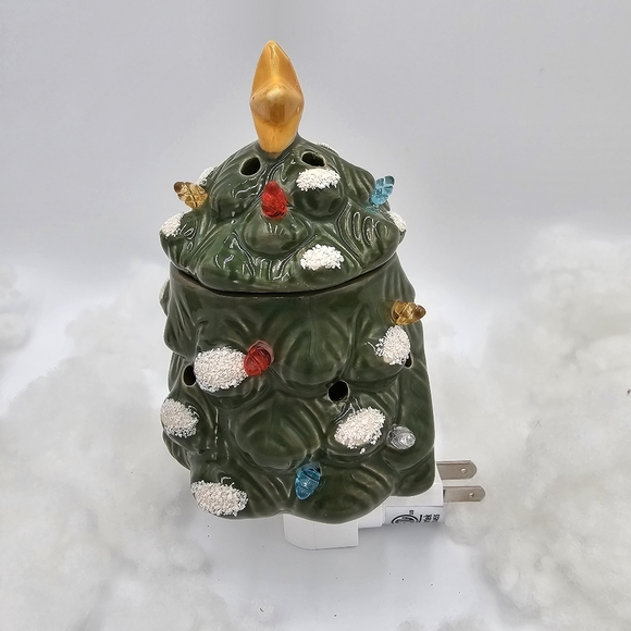 Sonoma Plug-In Wax Warmer - Christmas Tree Design - Picture 2 of 5